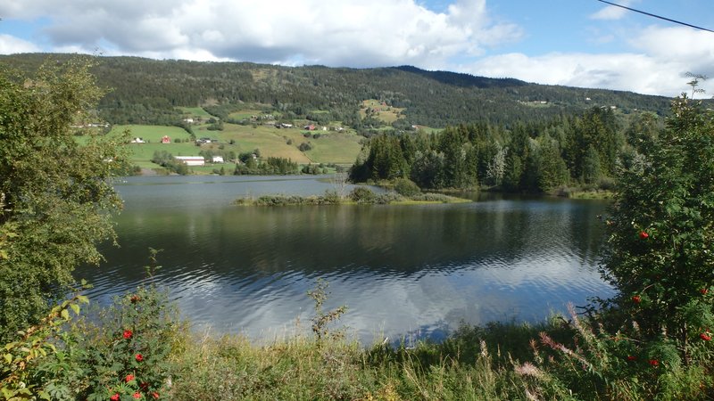 On the way from Ryfoss to Fagernes along the lakes