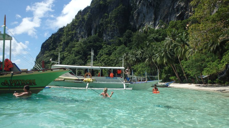 Island hopping tour from Outpost hostel, El Nido, Palawan